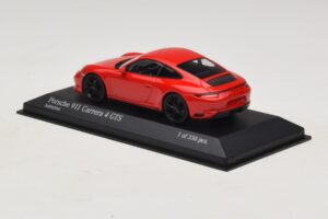 Porsche 911 991.2 Carrera 4 GTS Piros Minichamps 1:43 410067320 Fém – 3. kép a 5-ből