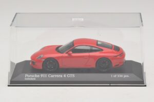 Porsche 911 991.2 Carrera 4 GTS Piros Minichamps 1:43 410067320 Fém – 4. kép a 5-ből