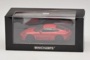 Porsche 911 991.2 Carrera 4 GTS Piros Minichamps 1:43 410067320 Fém – 5. kép a 5-ből