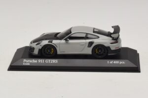Porsche 911 991.2 GT2 RS Chalk Minichamps 1:43 410067237 Fém