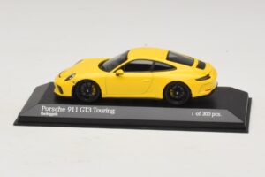Porsche 911 991.2 GT3 Touring Sárga Minichamps 1:43 410067421 Fém