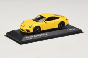 Porsche 911 991.2 GT3 Touring Sárga Minichamps 1:43 410067421 Fém – 2. kép a 5-ből