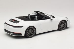 Porsche 911 992 Carrera 4S Kabrió Fehér Minichamps 1:18 155067330 Fém – 2. kép a 6-ből