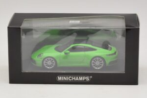 Porsche 911 992 Carrera 4S Zöld Minichamps 1:43 410069322 Fém – 5. kép a 5-ből