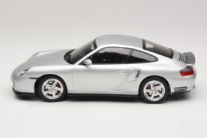 Porsche 911 996 Turbo Ezüst KK-Scale 1:18 KKDC181471 Fém – 3. kép a 6-ből