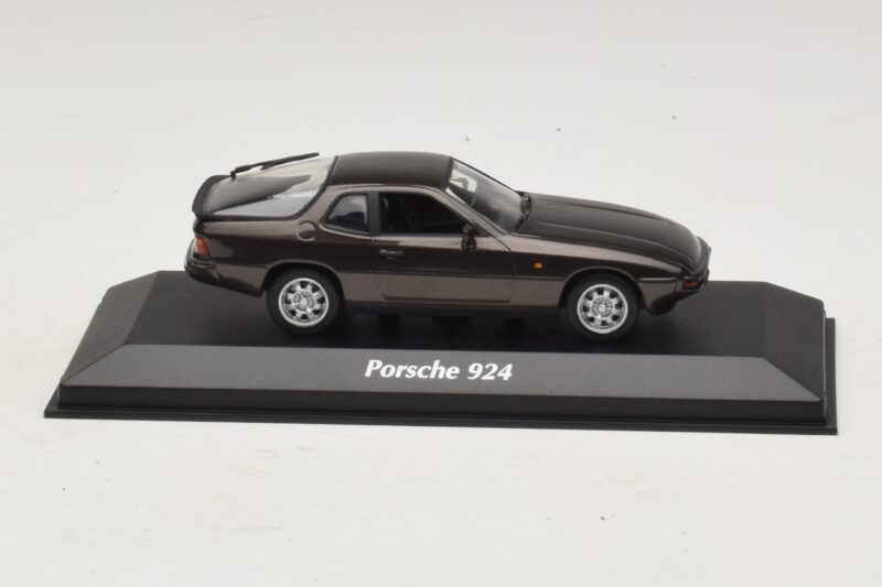 Porsche 924 Barna Metál Maxichamps 1:43 Porsche 924 Barna Metál Maxichamps 1:43 940062121 Fém