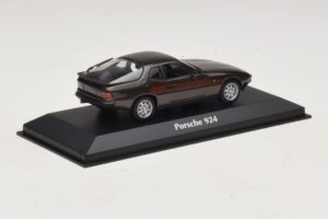 Porsche 924 Barna Metál Maxichamps 1:43 940062121 Fém – 2. kép a 5-ből