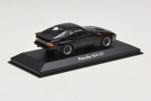 Porsche 924 GT Fekete Maxichamps 1:43 940066124 Fém – 2. kép a 5-ből