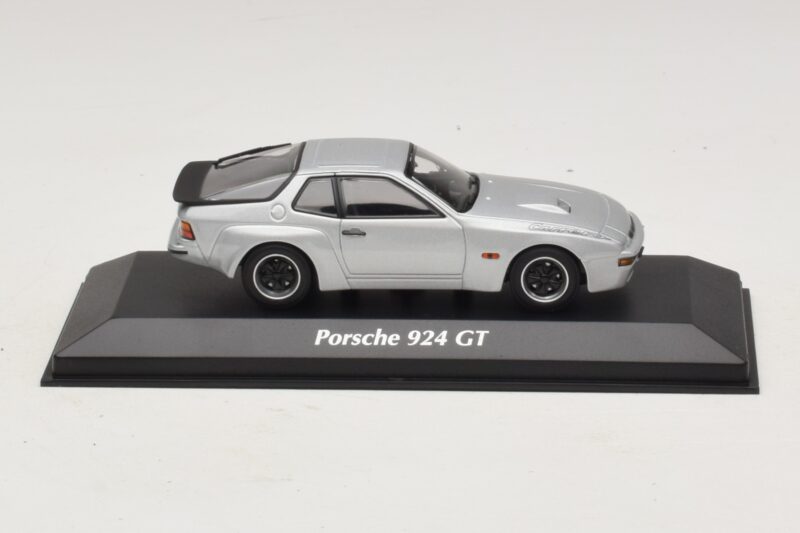 Porsche 924 GT Ezüst Maxichamps 1:43 Porsche 924 GT Ezüst Maxichamps 1:43 940066122 Fém