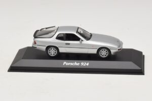 Porsche 924 Ezüst Maxichamps 1:43 940062120 Fém