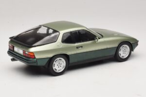 Porsche 924 Turbo Világoszöld & Sötétzöld MCG 1:18 MCG18660 Fém – 2. kép a 6-ből