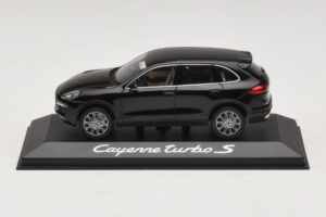 Porsche Cayenne 958 Turbo S Fekete Minichamps 1:43 WAP0200220E Fém