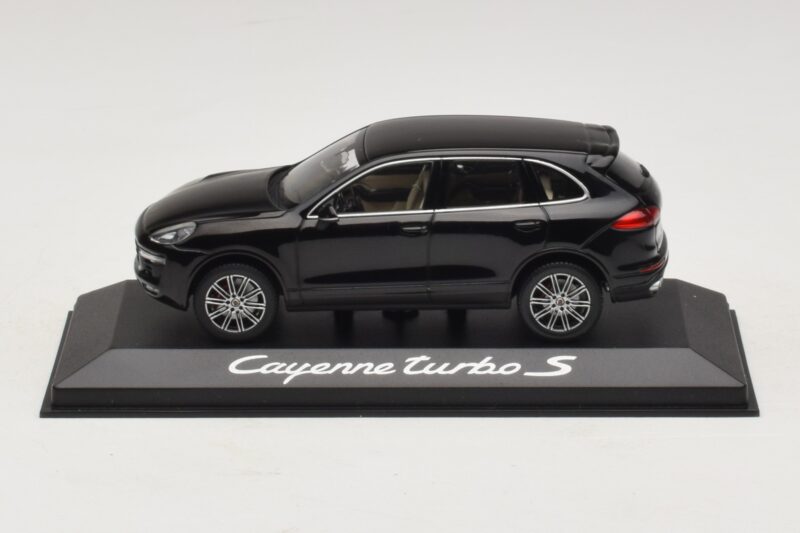 Porsche Cayenne 958 Turbo S Fekete Minichamps 1:43 WAP0200220E Fém