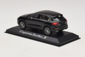 Porsche Cayenne 958 Turbo S Fekete Minichamps 1:43 WAP0200220E Fém – 3. kép a 5-ből