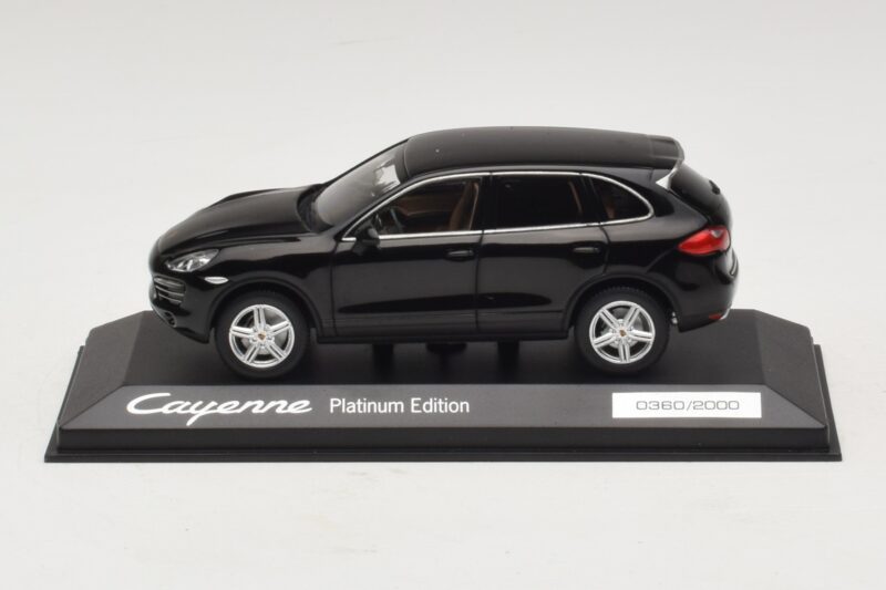 Porsche Cayenne 9PA Platina Kiadás Fekete Minichamps 1:43 WAP0200160E Fém