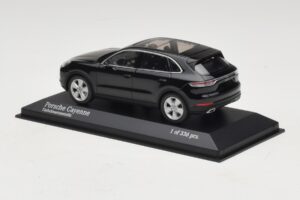 Porsche Cayenne Fekete Metál Minichamps 1:43 410066301 Fém – 3. kép a 5-ből