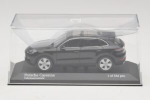 Porsche Cayenne Fekete Metál Minichamps 1:43 410066301 Fém – 4. kép a 5-ből