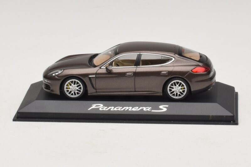 Porsche Panamera 970 S Barna Metál Minichamps 1:43 Porsche Panamera 970 S Barna Metál Minichamps 1:43 WAP0203400E Fém