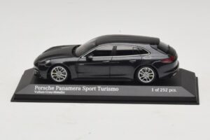 Porsche Panamera 971 4 E-Hybrid Sport Turismo Szürke Minichamps 1:43 410066112 Fém