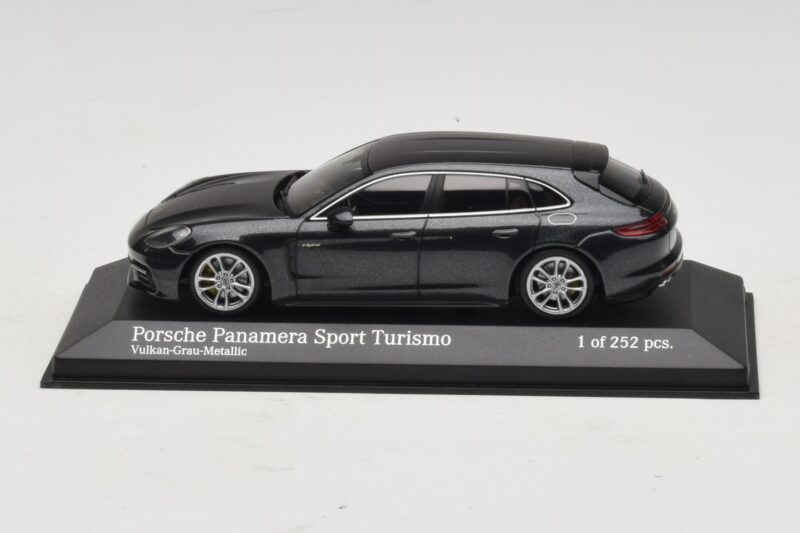 Porsche Panamera 971 4 E-Hybrid Sport Turismo Szürke Minichamps 1:43 410066112 Fém