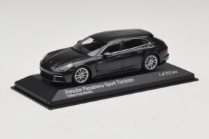 Porsche Panamera 971 4 E-Hybrid Sport Turismo Szürke Minichamps 1:43 410066112 Fém – 2. kép a 5-ből