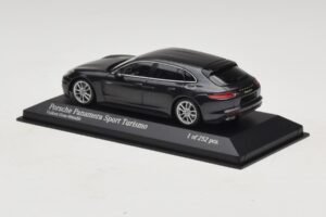 Porsche Panamera 971 4 E-Hybrid Sport Turismo Szürke Minichamps 1:43 410066112 Fém – 3. kép a 5-ből