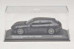 Porsche Panamera 971 4 E-Hybrid Sport Turismo Szürke Minichamps 1:43 410066112 Fém – 4. kép a 5-ből