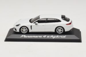 Porsche Panamera 971 4 E-Hybrid Fehér Minichamps 1:43 WAP0207620H Fém
