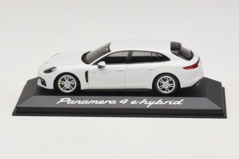 Porsche Panamera 971 4 E-Hybrid Fehér Minichamps 1:43 WAP0207620H Fém
