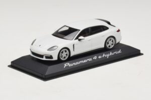 Porsche Panamera 971 4 E-Hybrid Fehér Minichamps 1:43 WAP0207620H Fém – 2. kép a 5-ből