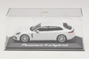 Porsche Panamera 971 4 E-Hybrid Fehér Minichamps 1:43 WAP0207620H Fém – 4. kép a 5-ből