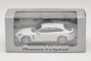 Porsche Panamera 971 4 E-Hybrid Fehér Minichamps 1:43 WAP0207620H Fém – 5. kép a 5-ből