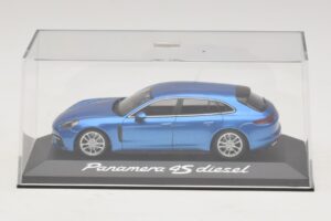 Porsche Panamera 971 4S Diesel Kék Metál Minichamps 1:43 WAP0207600H Fém – 4. kép a 5-ből