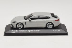 Porsche Panamera 971 Sport Turismo 4E-Hybrid Szürke Minichamps 1:43 410066114 Fém