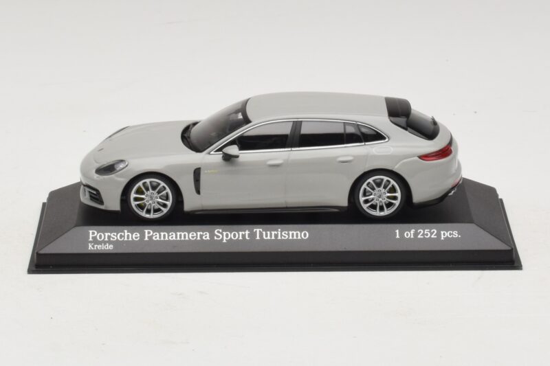 Porsche Panamera 971 Sport Turismo 4E-Hybrid Szürke Minichamps 1:43 Porsche Panamera 971 Sport Turismo 4E-Hybrid Szürke Minichamps 1:43 410066114 Fém