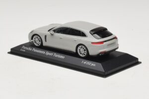 Porsche Panamera 971 Sport Turismo 4E-Hybrid Szürke Minichamps 1:43 410066114 Fém – 3. kép a 5-ből