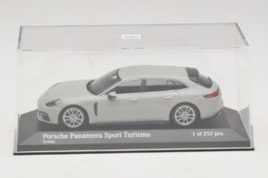 Porsche Panamera 971 Sport Turismo 4E-Hybrid Szürke Minichamps 1:43 410066114 Fém – 4. kép a 5-ből