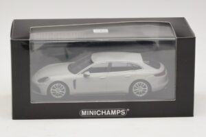 Porsche Panamera 971 Sport Turismo 4E-Hybrid Szürke Minichamps 1:43 410066114 Fém – 5. kép a 5-ből