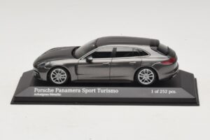 Porsche Panamera 971 Sport Turismo 4S Szürke Minichamps 1:43 410066111 Fém