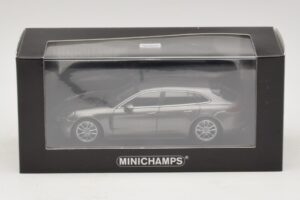 Porsche Panamera 971 Sport Turismo 4S Szürke Minichamps 1:43 410066111 Fém – 5. kép a 5-ből