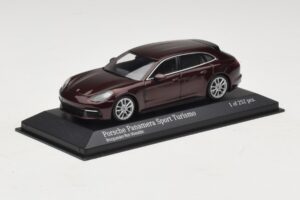 Porsche Panamera 971 Sport Turismo 4S Piros Minichamps 1:43 410066110 Fém – 2. kép a 5-ből