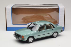 Renault 18 Világoszöld MCG 1:18 MCG18596 Fém – 6. kép a 6-ből