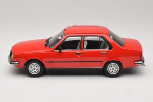 Renault 18 Piros MCG 1:18 MCG18595 Fém – 3. kép a 6-ből