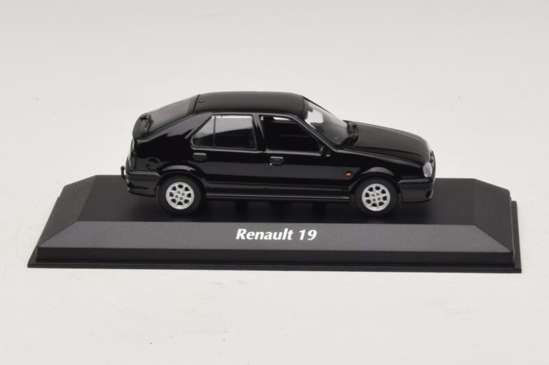 Renault 19 Fekete Maxichamps 1:43 940113701 Diecast