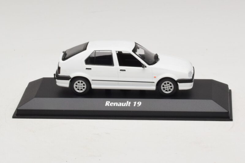 Renault 19 Fehér Maxichamps 1:43 Renault 19 Fehér Maxichamps 1:43 940113700 Diecast