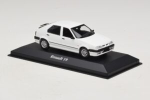 Renault 19 Fehér Maxichamps 1:43 940113700 Diecast – 3. kép a 5-ből