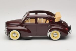 Renault 4CV Gesztenyebarna Solido 1:18 8048 Fém – 3. kép a 6-ből