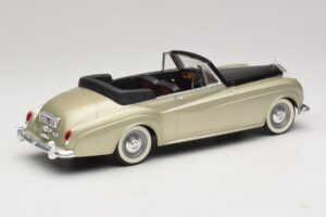 Rolls-Royce Silver Cloud II Ezüst Solido 1:18 8006 Fém – 2. kép a 6-ből