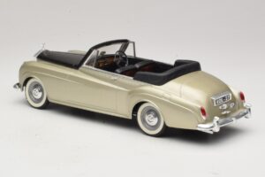 Rolls-Royce Silver Cloud II Ezüst Solido 1:18 8006 Fém – 5. kép a 6-ből
