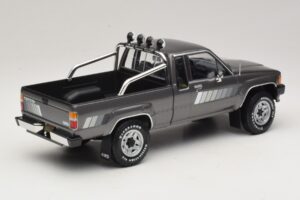 Toyota Hilux N50 Xtra Cab 4x4 Szürke Metál KK-Scale 1:18 KKDC181563 Fém – 2. kép a 6-ből